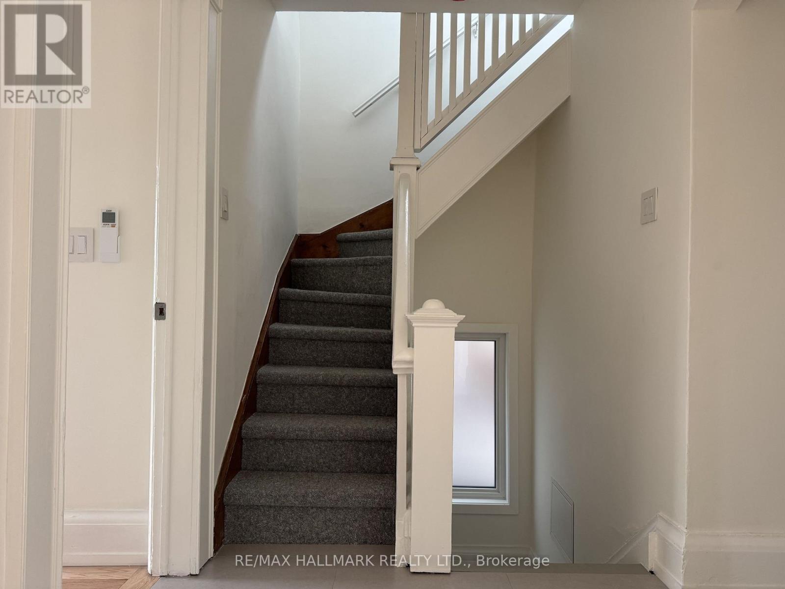Upper - 553 Broadview Avenue, Toronto, Ontario  M4K 2N7 - Photo 23 - E13629028