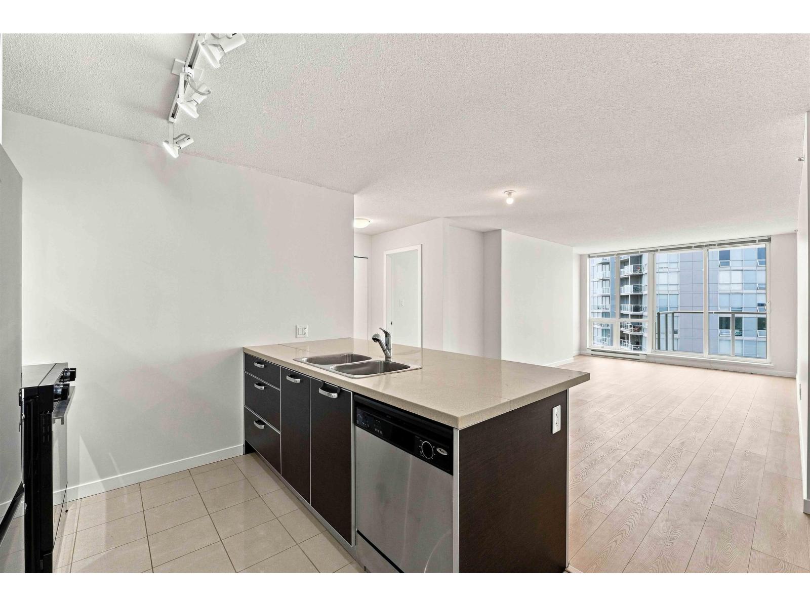 3202 13688 100 AVENUE, Surrey, British Columbia