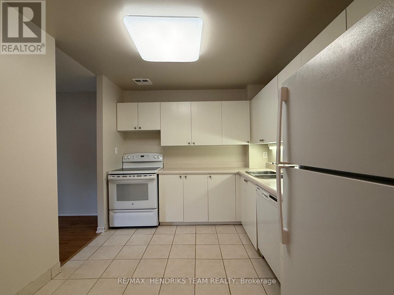 119 - 128 St Augustine Drive, St. Catharines, Ontario L2P 3X6 - Photo 2 - X13668598