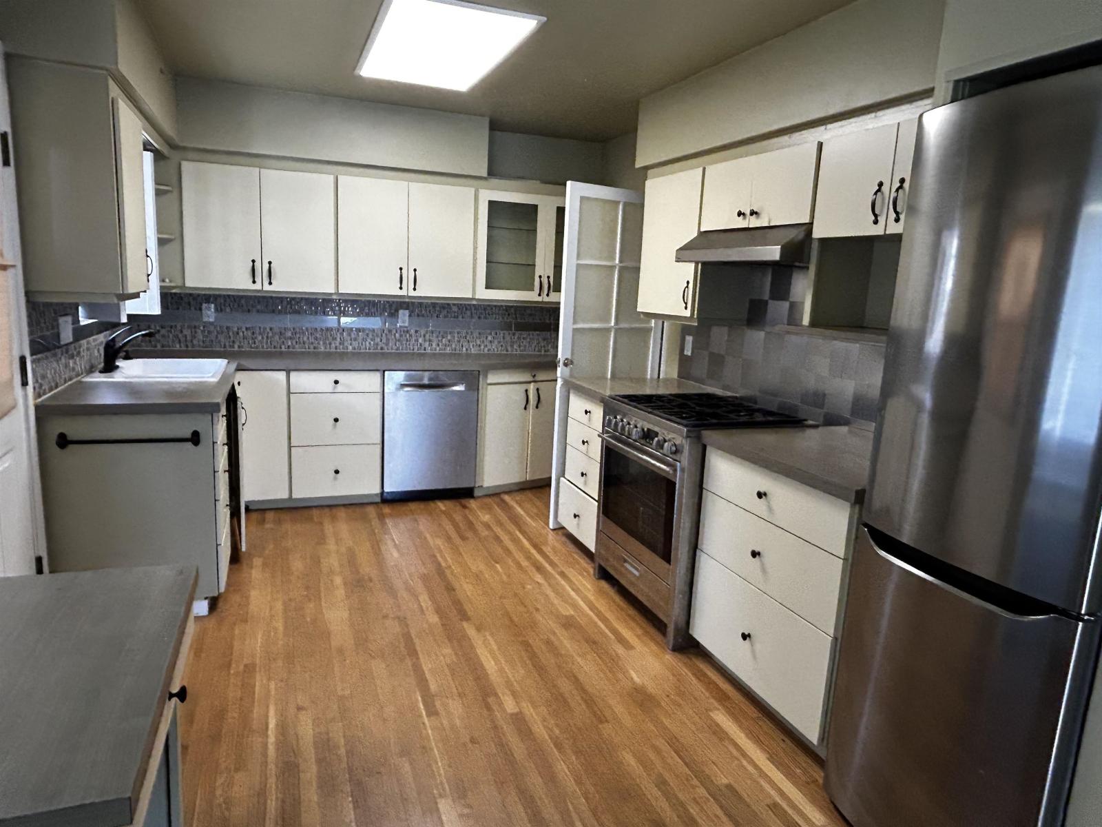 9678 Princess Drive, Surrey, British Columbia  V3V 2T4 - Photo 2 - R3135875
