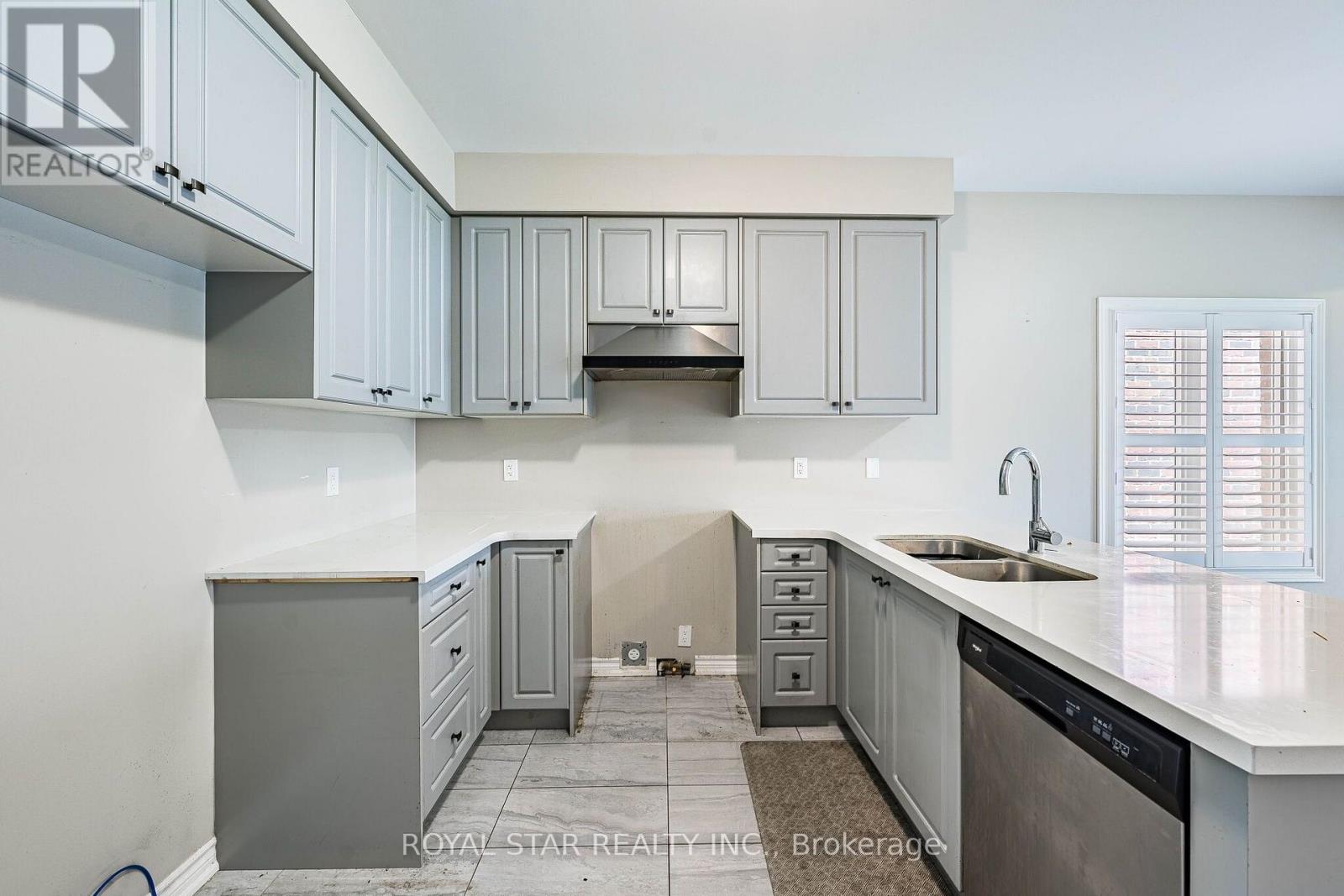 249 Fleetwood Drive, Oshawa, Ontario  L1K 3E8 - Photo 13 - E13663564