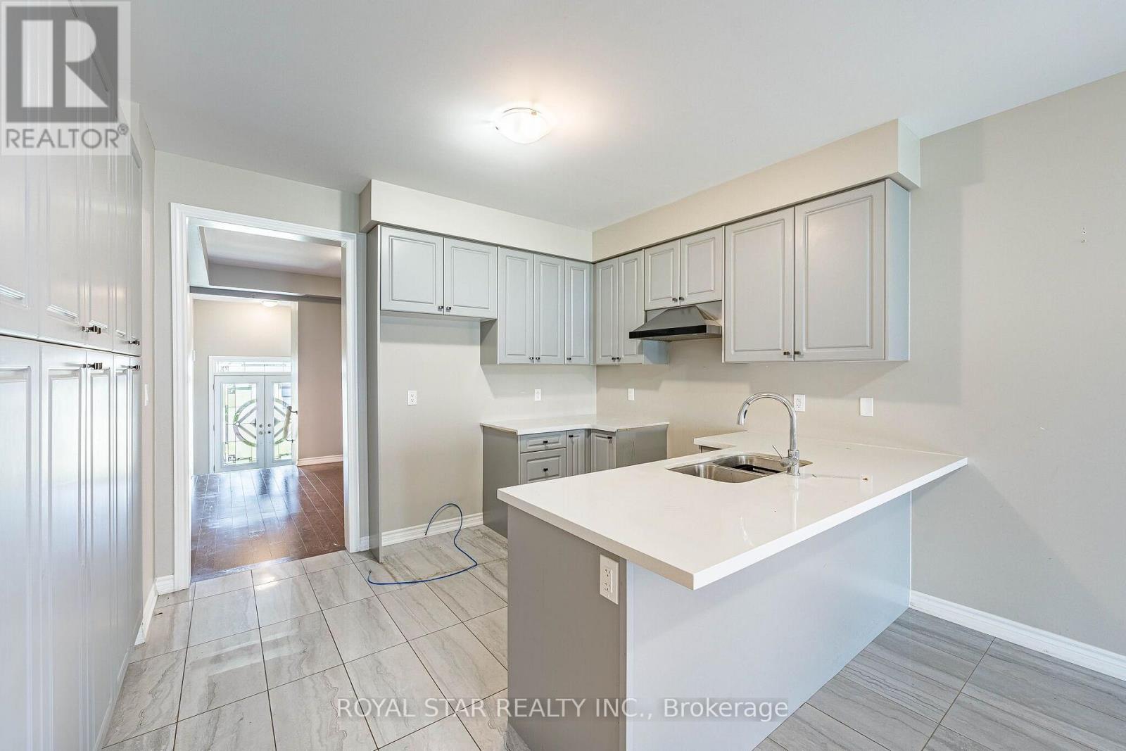 249 Fleetwood Drive, Oshawa, Ontario  L1K 3E8 - Photo 14 - E13663564