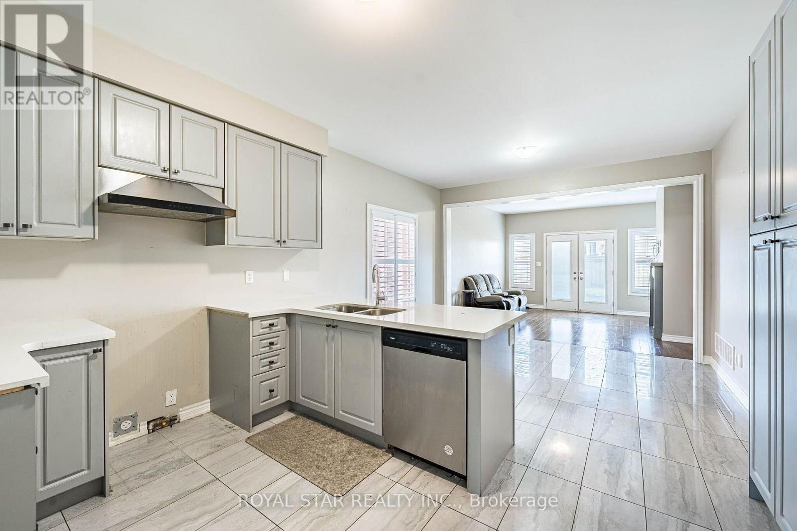 249 Fleetwood Drive, Oshawa, Ontario  L1K 3E8 - Photo 12 - E13663564