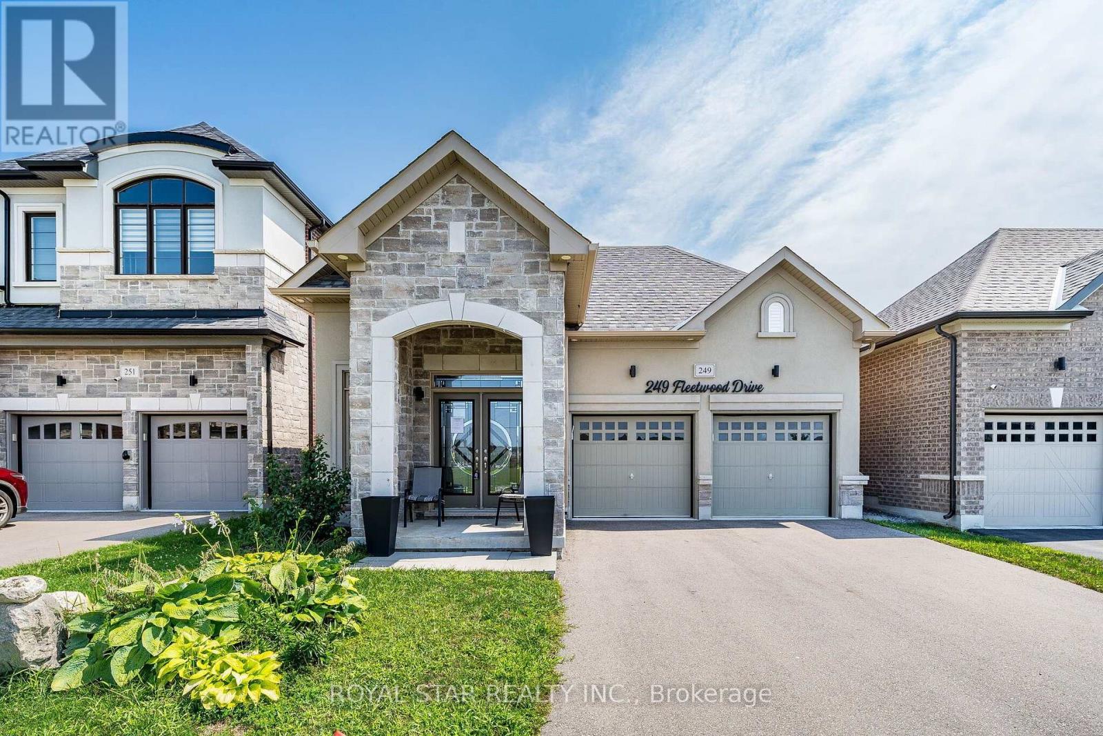 249 Fleetwood Drive, Oshawa, Ontario  L1K 3E8 - Photo 3 - E13663564