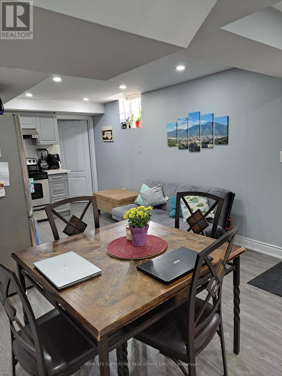 3183 Mcdowell *basement Drive, Mississauga, Ontario L5M 6L1 - Photo 4 - W13668534