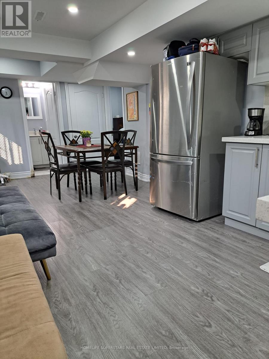 3183 Mcdowell *basement Drive, Mississauga, Ontario L5M 6L1 - Photo 5 - W13668534