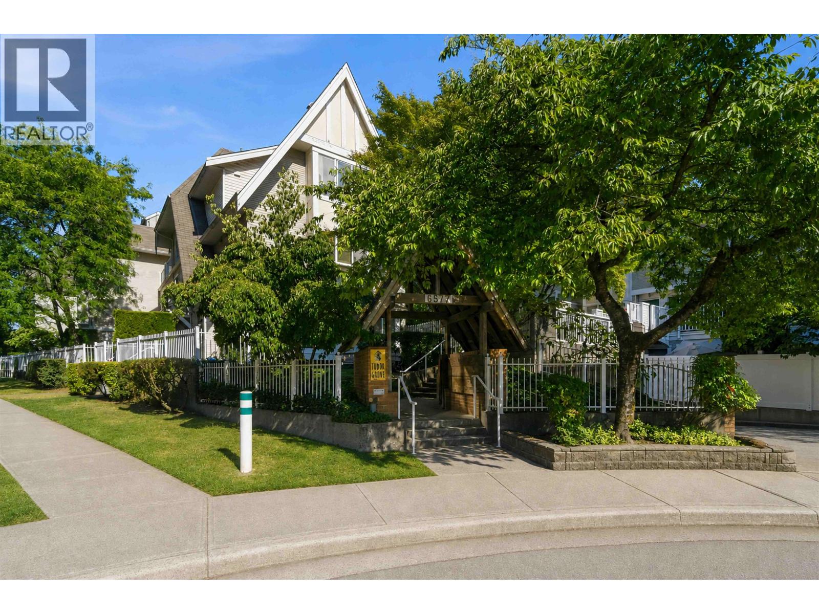 13 6577 Southoaks Crescent, Burnaby, British Columbia  V5E 4J9 - Photo 5 - R3152920
