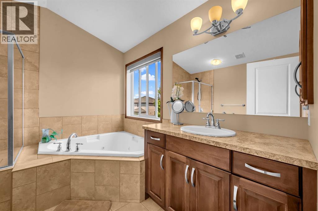 1011 Kings Heights Road SE, Airdrie, Alberta  T4A 0M5 - Photo 32 - A2326841