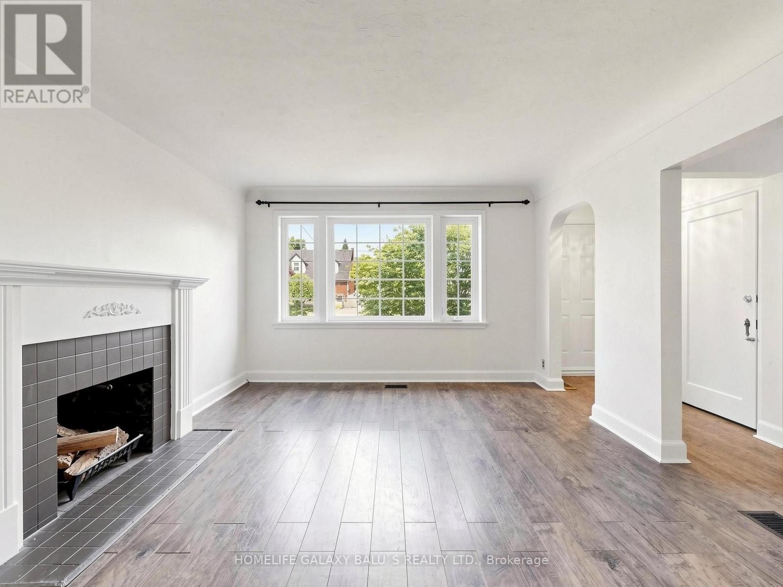 136 Central Park Boulevard N, Oshawa, Ontario L1G 5Y7 - Photo 3 - E13648926
