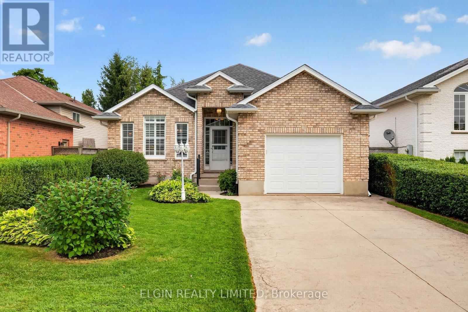 17 STEEPLECHASE COURT, St. Thomas, Ontario