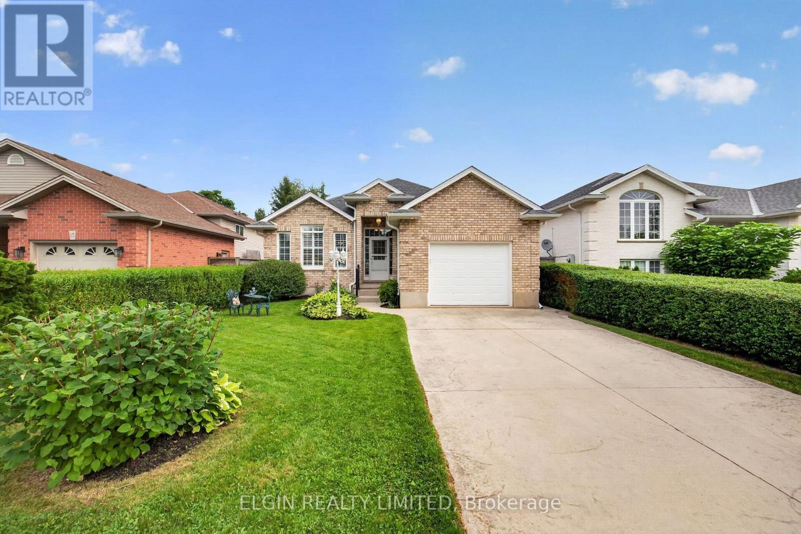 17 Steeplechase Court, St. Thomas, Ontario  N5R 6H5 - Photo 2 - X13668662