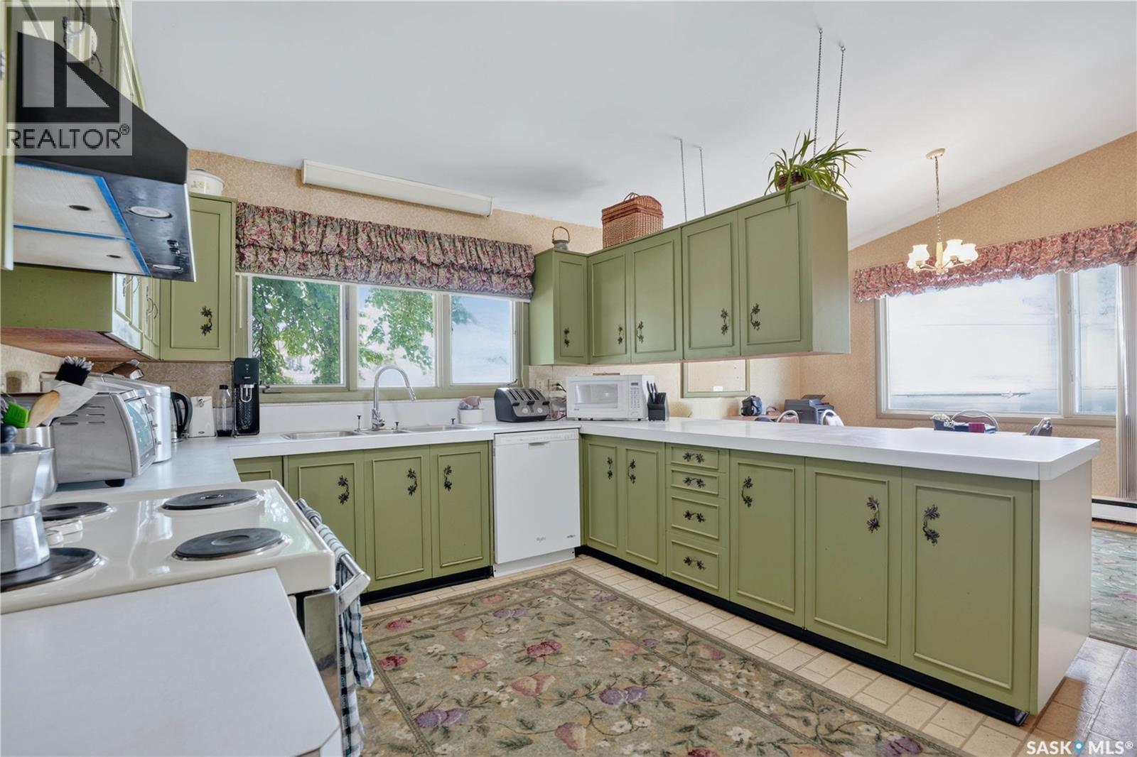 121 4th Street E, Nipawin, Saskatchewan  S0E 1E0 - Photo 4 - SK040613