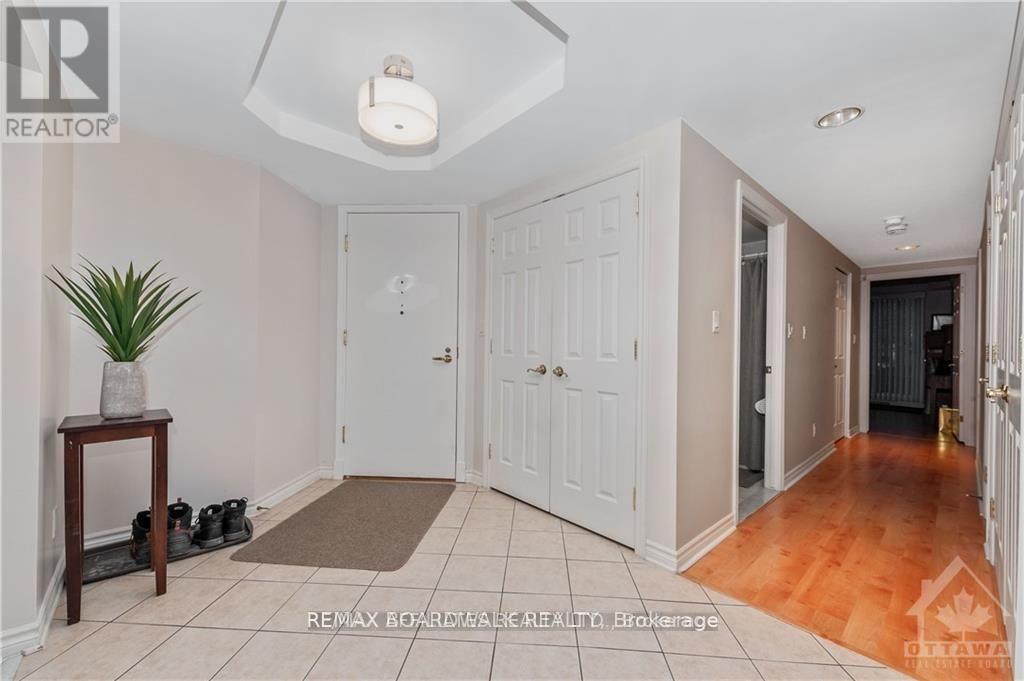 1c - 121 Robson Court, Ottawa, Ontario  K2K 2W1 - Photo 2 - X13668660
