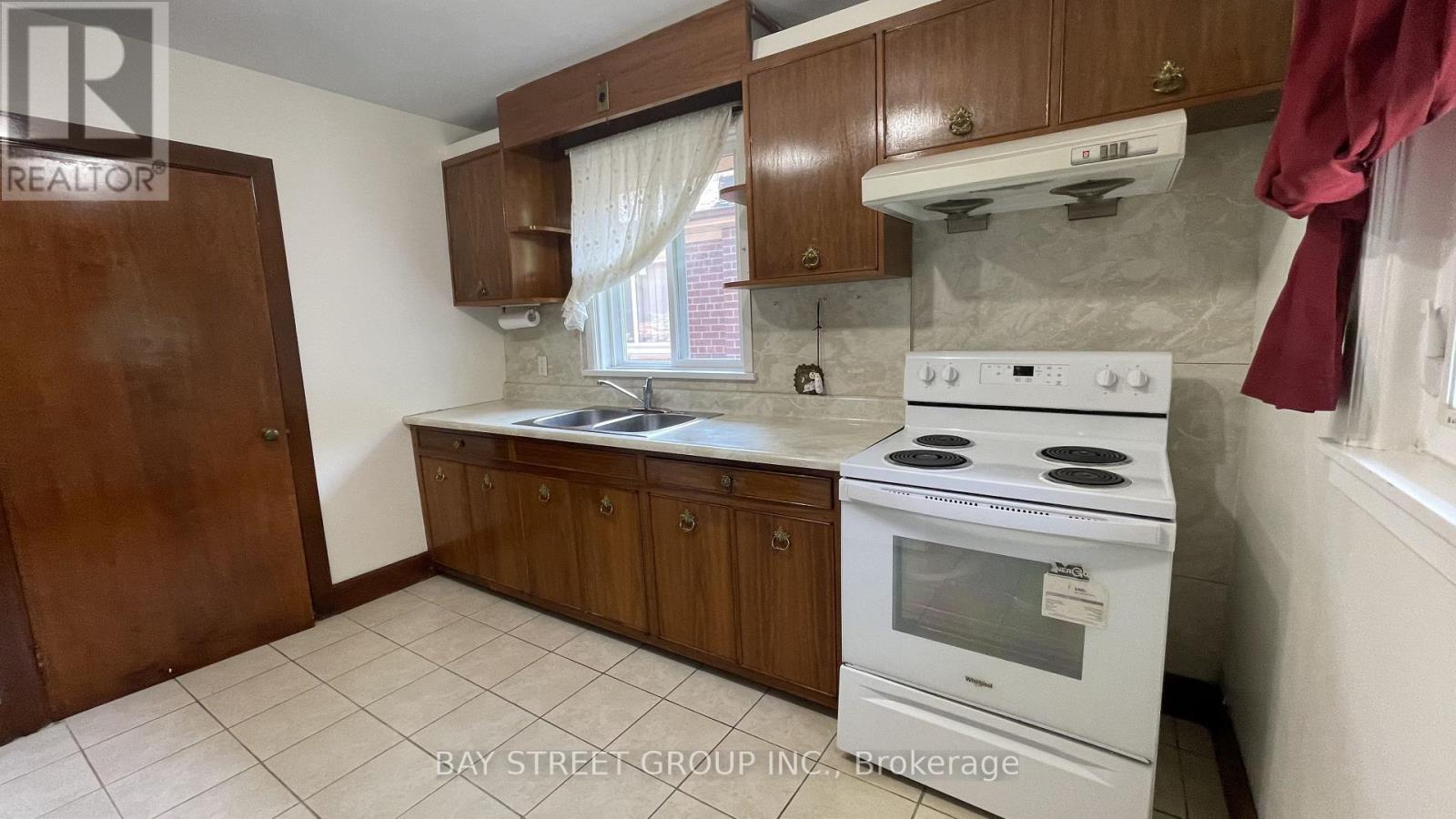 260 Moore Park Avenue, Toronto, Ontario M2M 1N6 - Photo 13 - C13668636