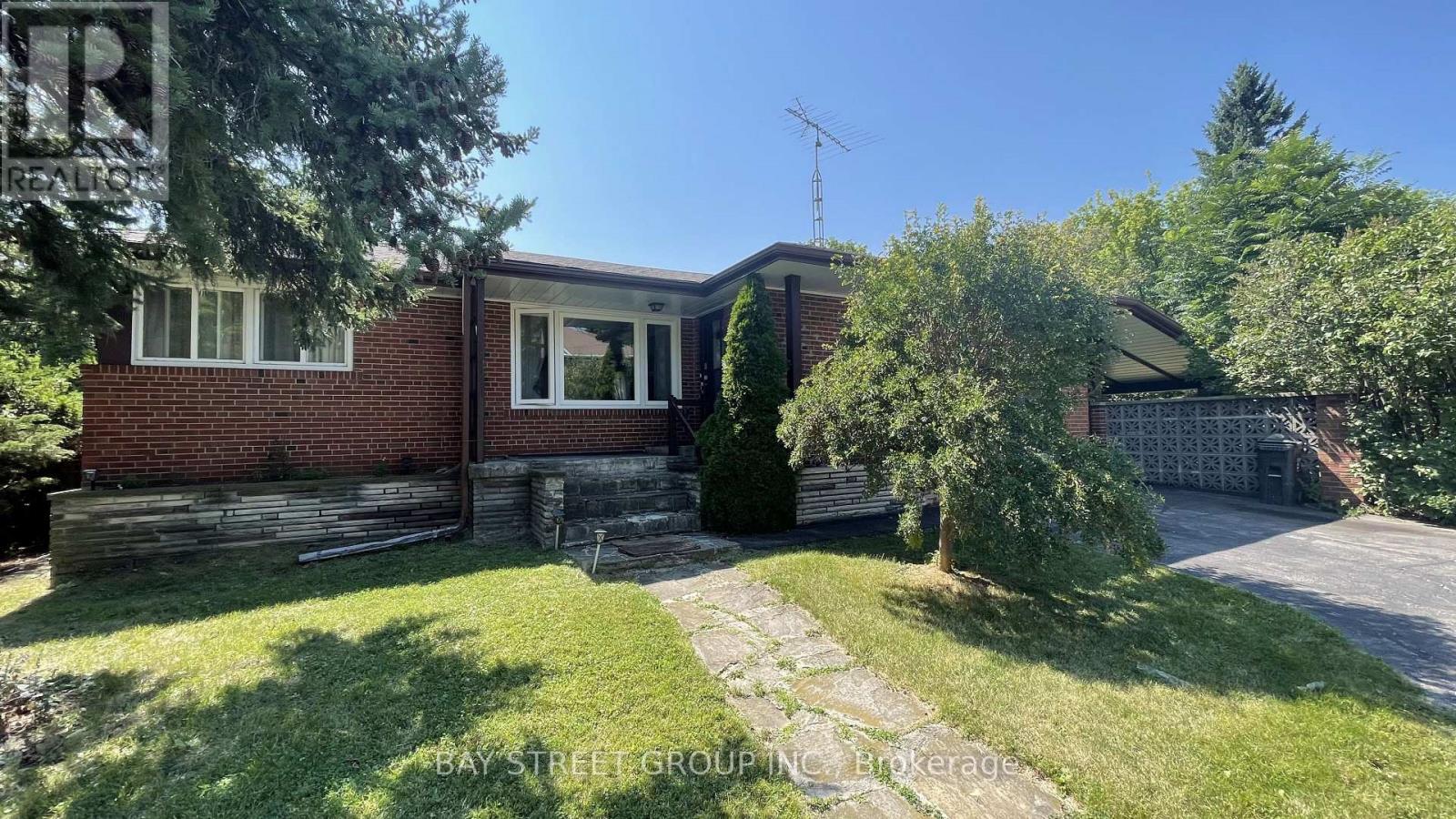 260 Moore Park Avenue, Toronto, Ontario M2M 1N6 - Photo 2 - C13668636