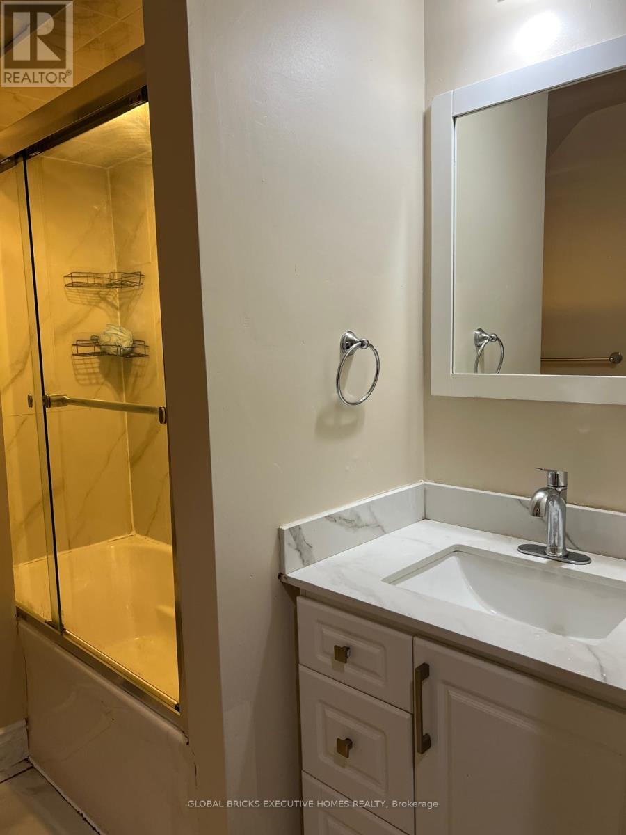 35 Luverne Avenue, Toronto, Ontario  M3H 1R7 - Photo 13 - C13668712