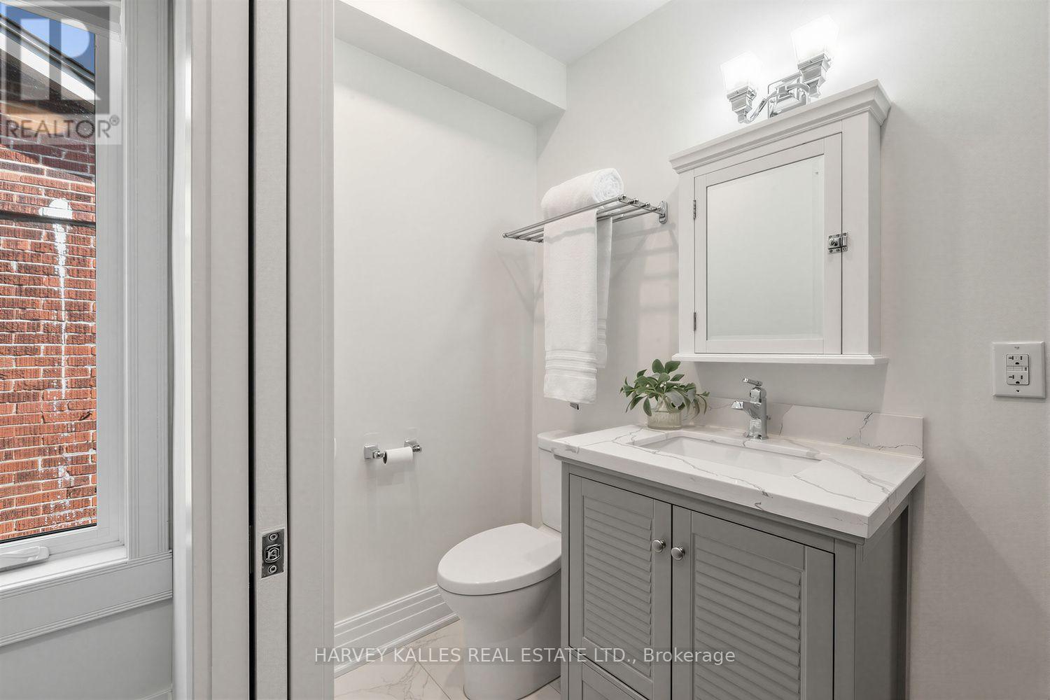 61 Appleton Avenue, Toronto, Ontario  M6E 3A4 - Photo 19 - C13668802