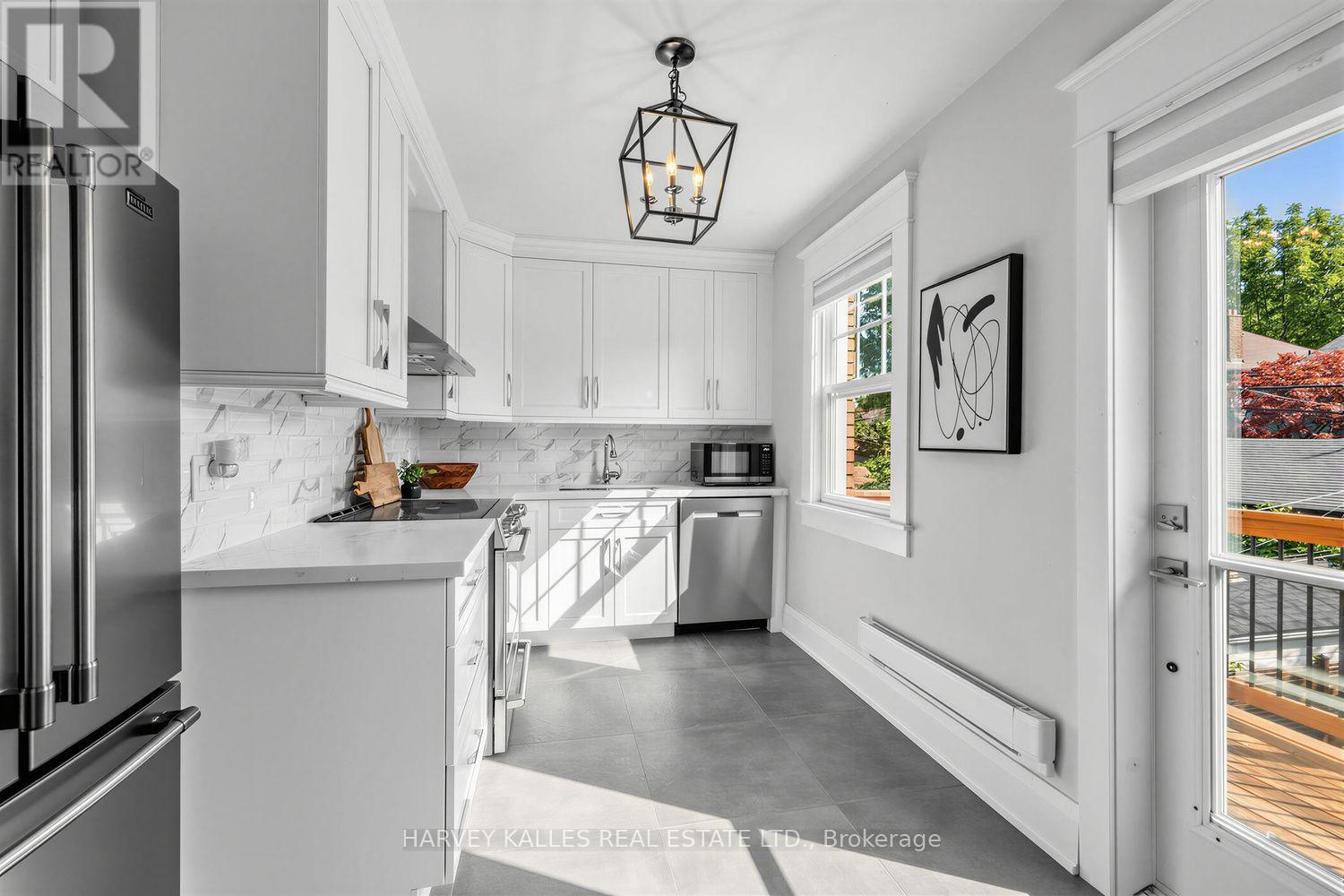 61 Appleton Avenue, Toronto, Ontario  M6E 3A4 - Photo 21 - C13668802