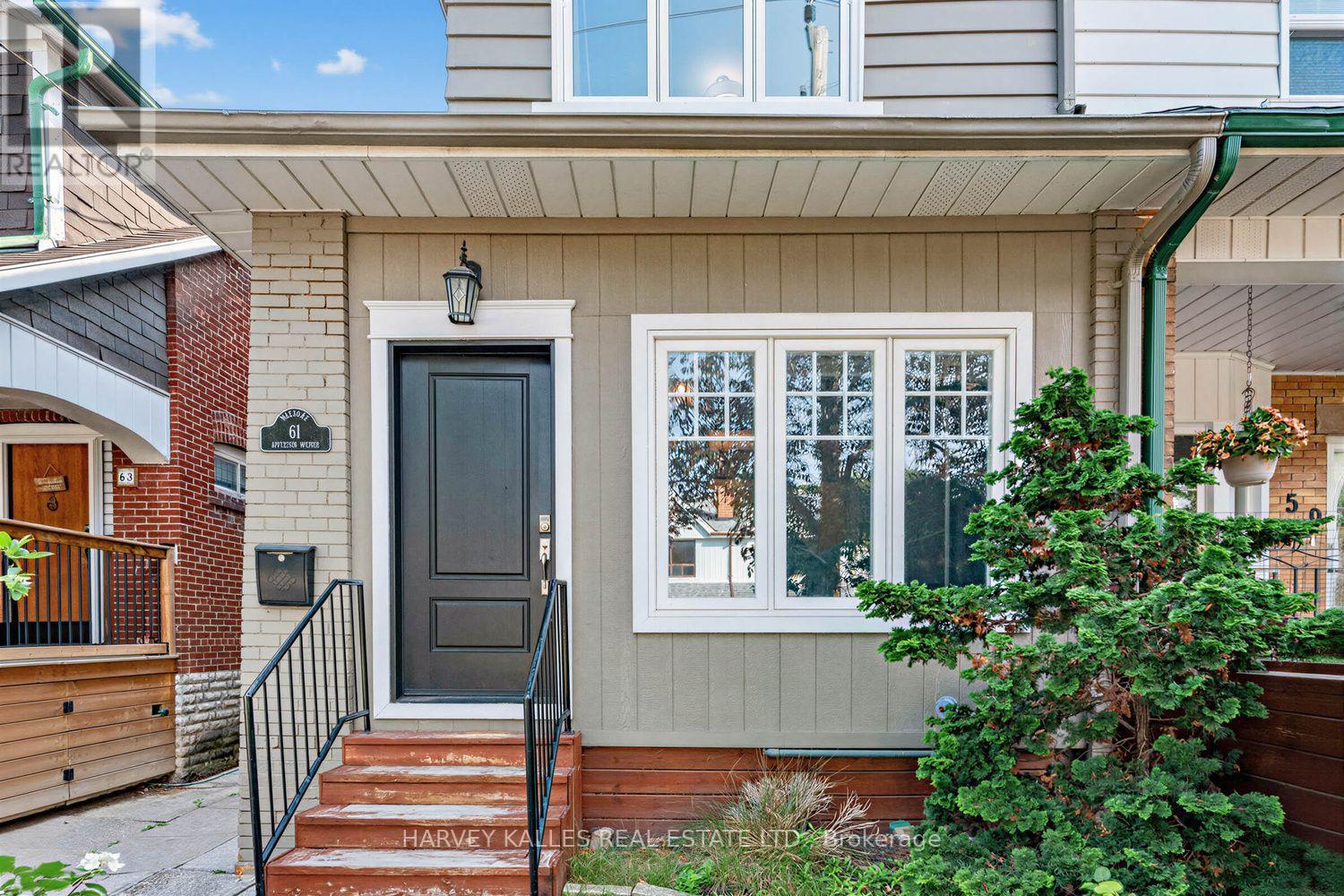 61 Appleton Avenue, Toronto, Ontario  M6E 3A4 - Photo 3 - C13668802