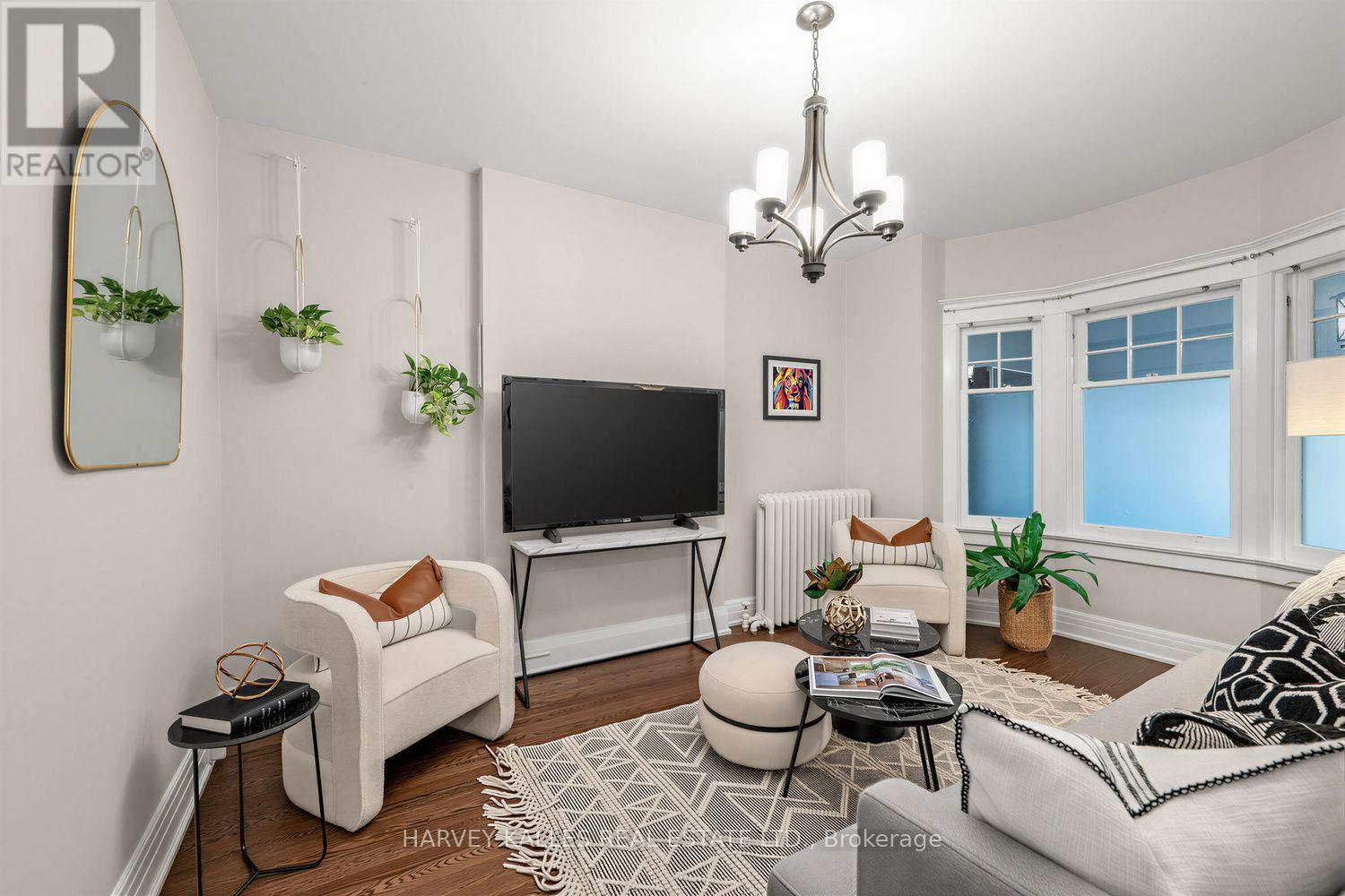 61 Appleton Avenue, Toronto, Ontario  M6E 3A4 - Photo 5 - C13668802