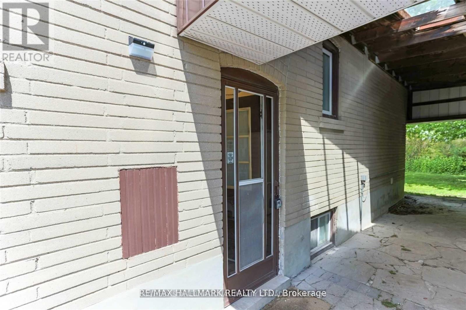 56 Courton Drive, Toronto, Ontario M1R 1K8 - Photo 2 - E13668776