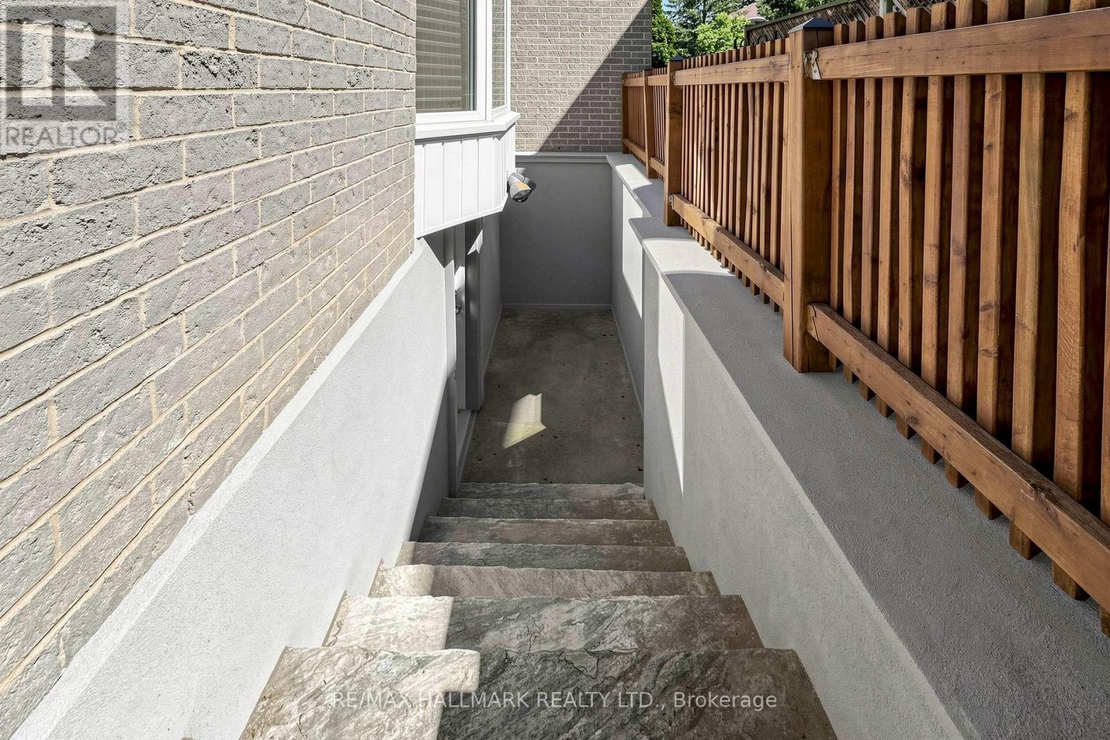 145 Old Surrey Lane, Richmond Hill, Ontario  L4C 6R9 - Photo 26 - N13668750