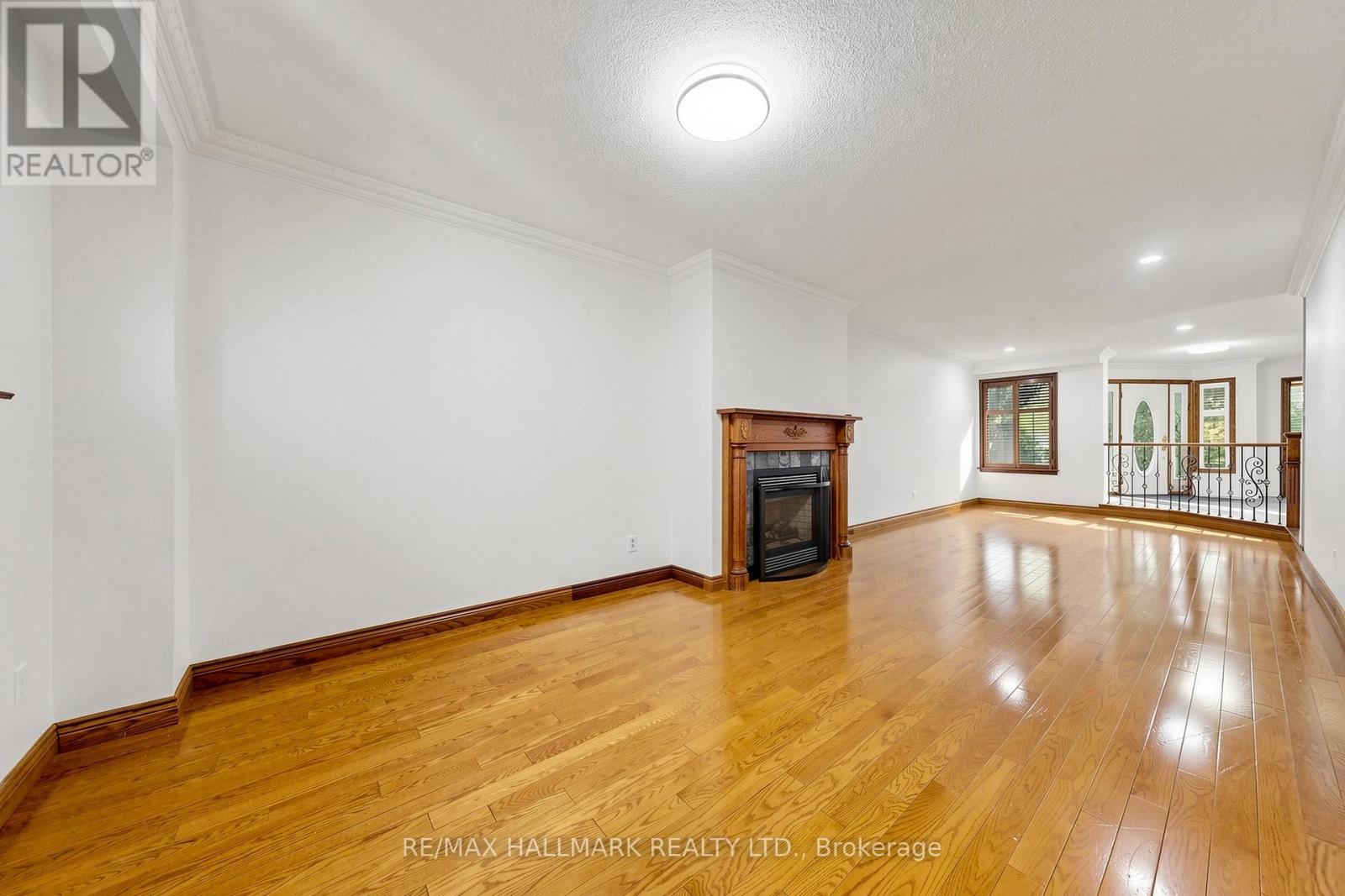 145 Old Surrey Lane, Richmond Hill, Ontario  L4C 6R9 - Photo 6 - N13668750