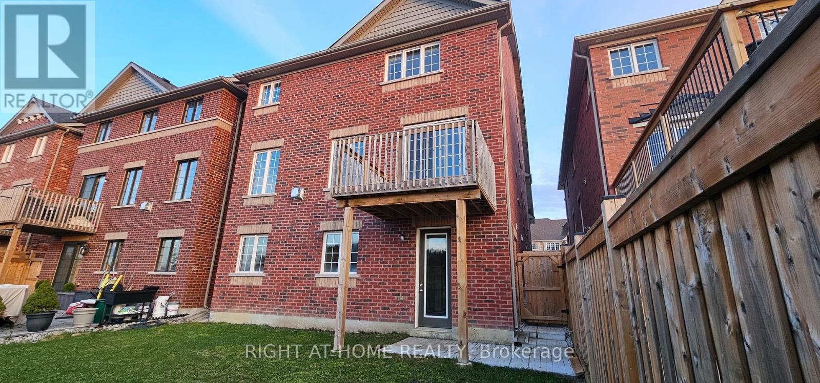 95 Bonnieglen Farm Boulevard, Caledon, Ontario  L7C 4B7 - Photo 2 - W13225974