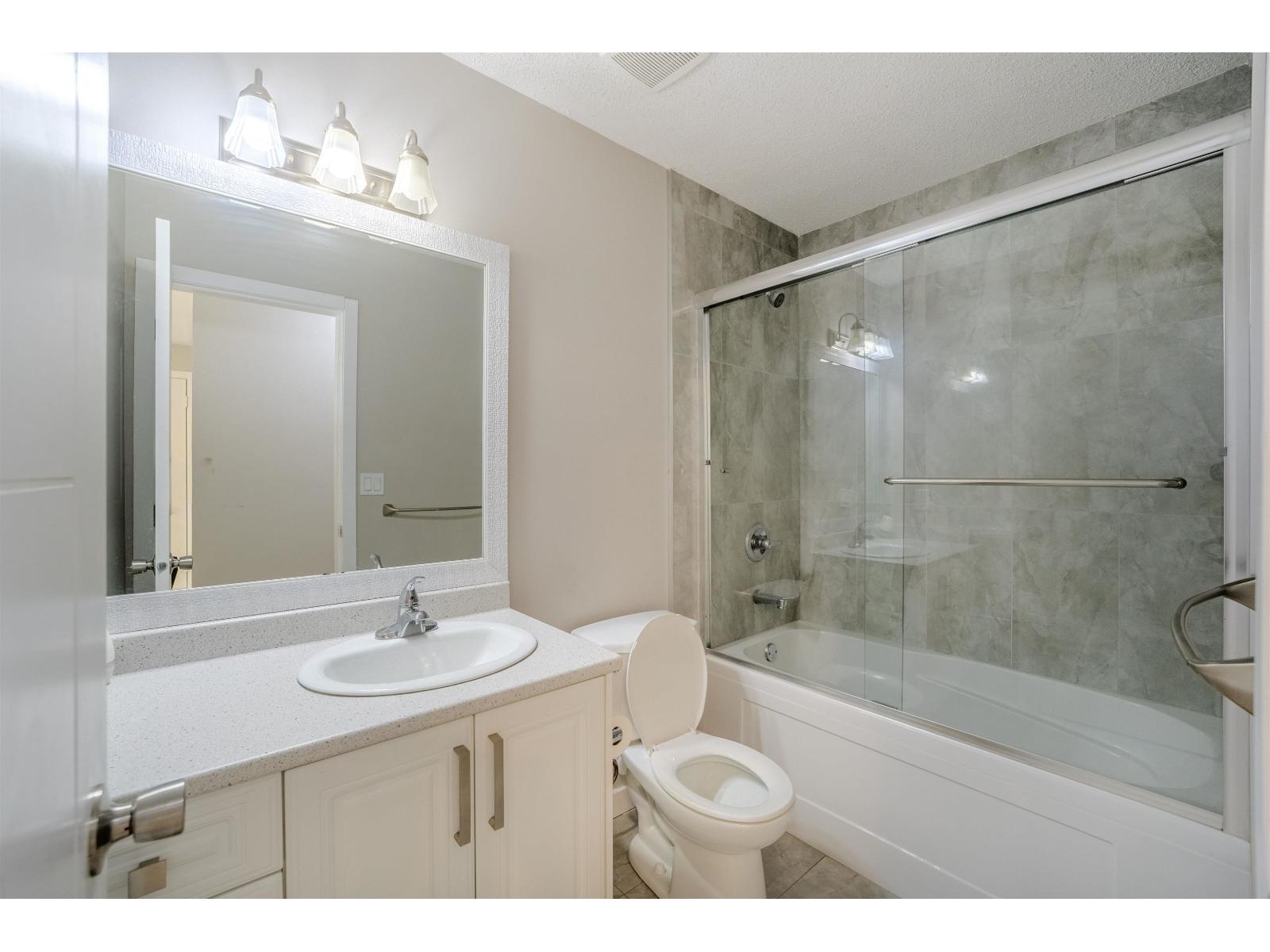 32565 George Ferguson Way, Abbotsford, British Columbia  V2T 4C8 - Photo 28 - R3152420