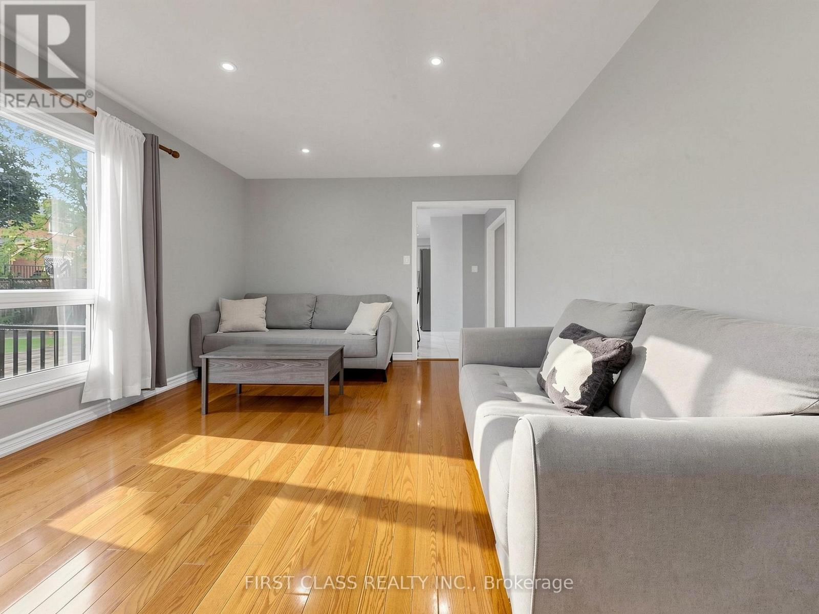 967 White Clover Way, Mississauga, Ontario  L5V 1E7 - Photo 5 - W13591432