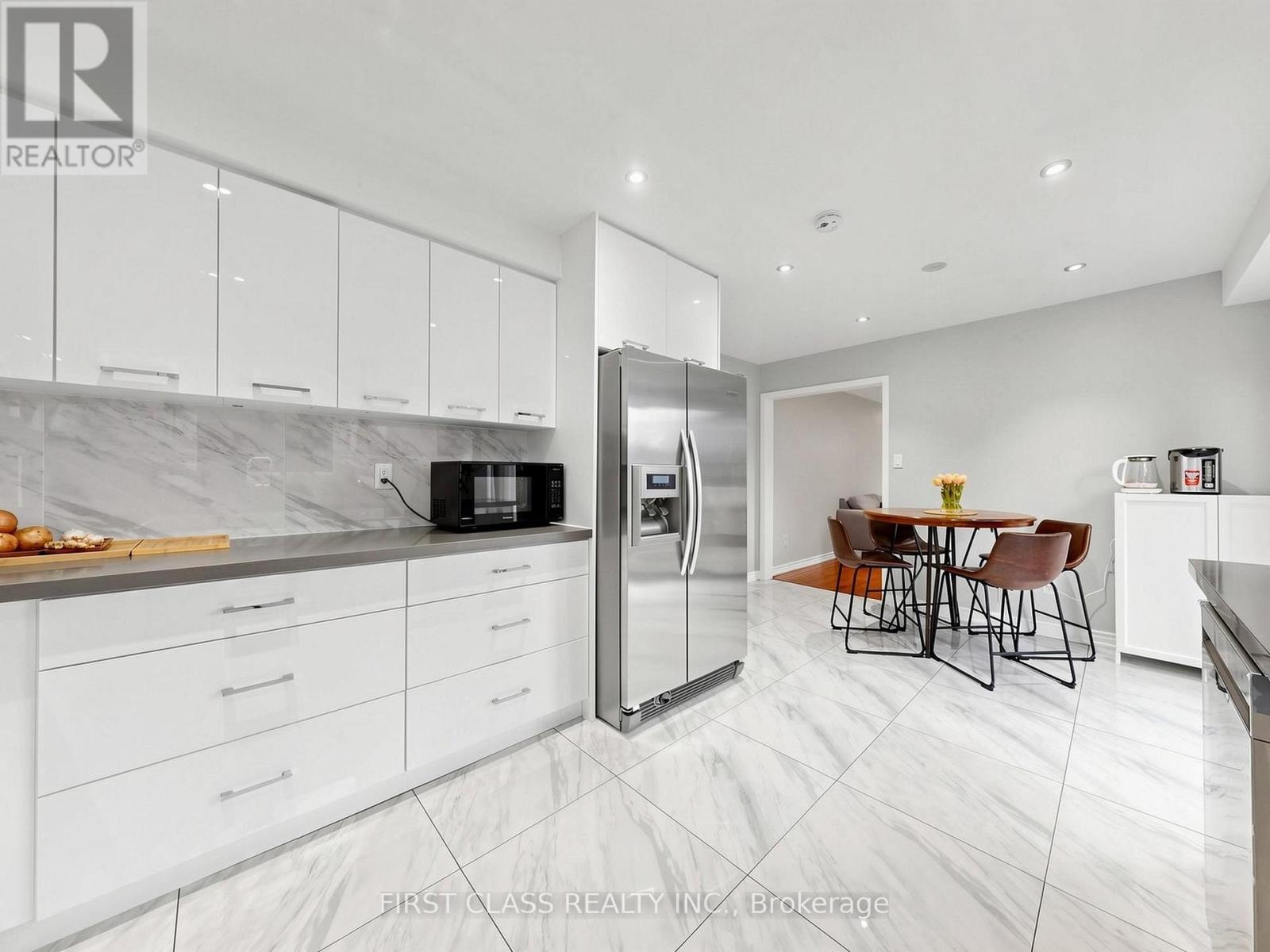 967 White Clover Way, Mississauga, Ontario  L5V 1E7 - Photo 9 - W13591432