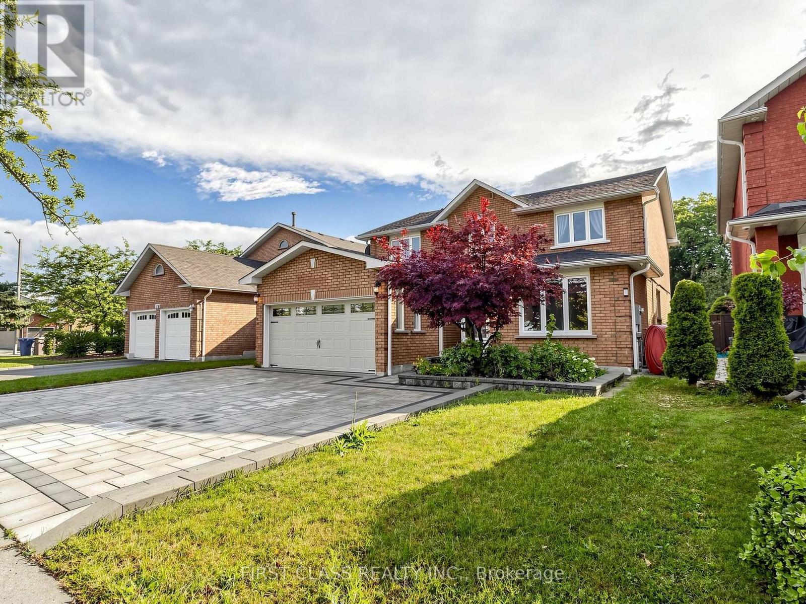 967 White Clover Way, Mississauga, Ontario  L5V 1E7 - Photo 2 - W13591432