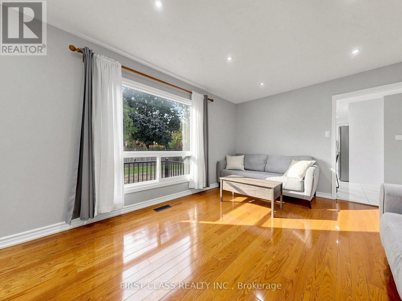 967 White Clover Way, Mississauga, Ontario  L5V 1E7 - Photo 6 - W13591432