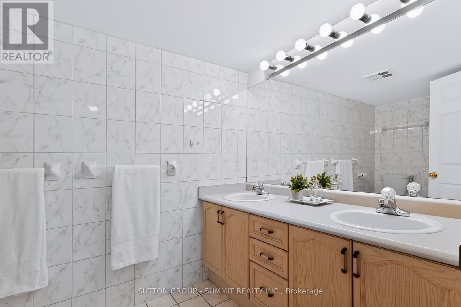 B205 - 216 Plains Road W, Burlington, Ontario  L7T 4K8 - Photo 18 - W13668656