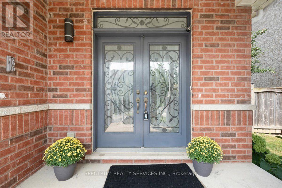 1379 Rolph Terrace, Milton, Ontario  L9T 7E1 - Photo 2 - W13668824