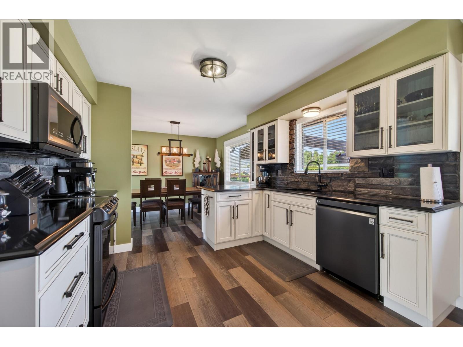 976 Holt Street, Kamloops, British Columbia  V2B 5G9 - Photo 9 - 10389819
