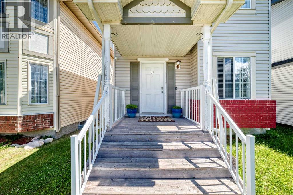 24 Taralake Road NE, Calgary, Alberta  T3J 0B1 - Photo 2 - A2327189