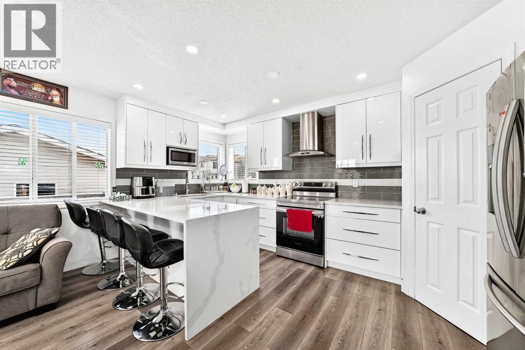 24 Taralake Road NE, Calgary, Alberta  T3J 0B1 - Photo 5 - A2327189