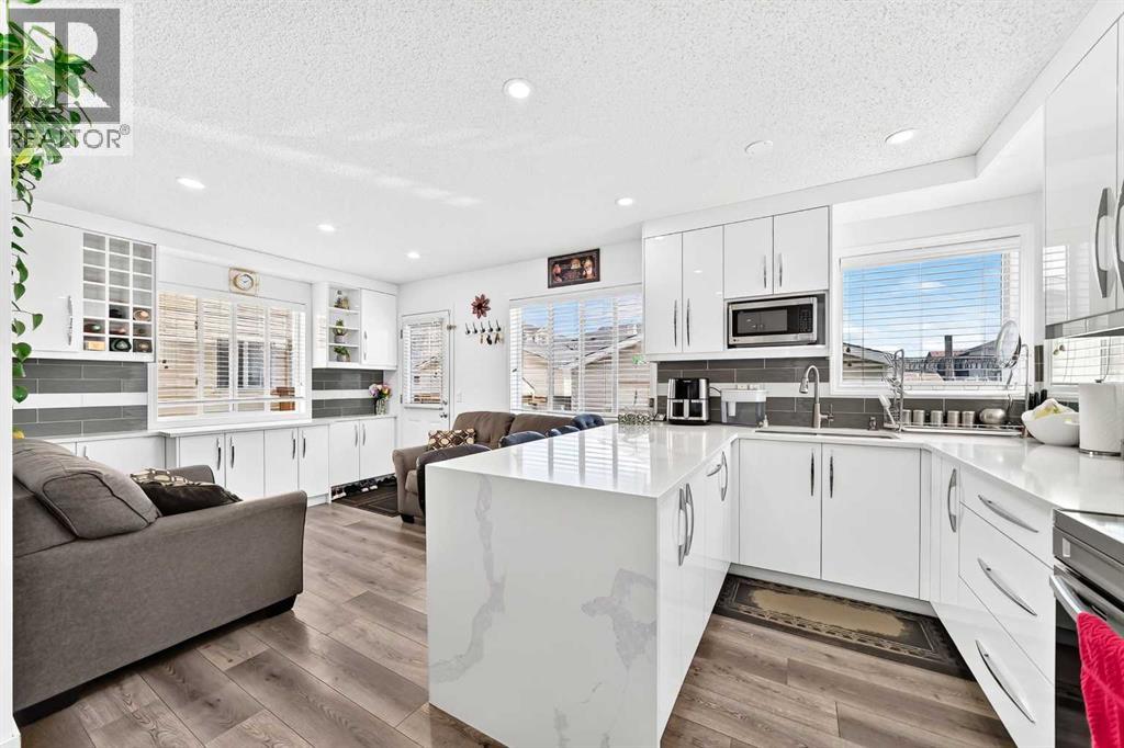 24 Taralake Road NE, Calgary, Alberta  T3J 0B1 - Photo 6 - A2327189