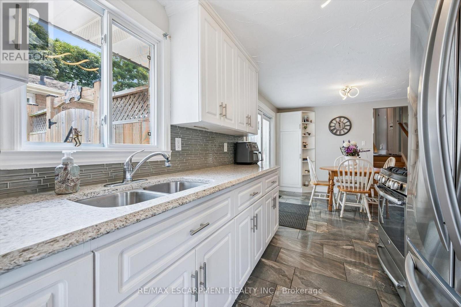 847 Doon Village Road, Kitchener, Ontario  N2P 1A1 - Photo 5 - X13668714