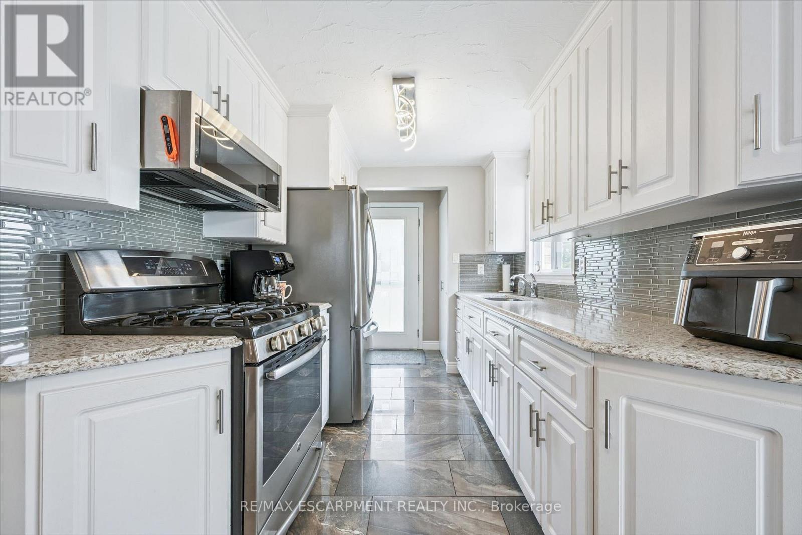 847 Doon Village Road, Kitchener, Ontario  N2P 1A1 - Photo 7 - X13668714