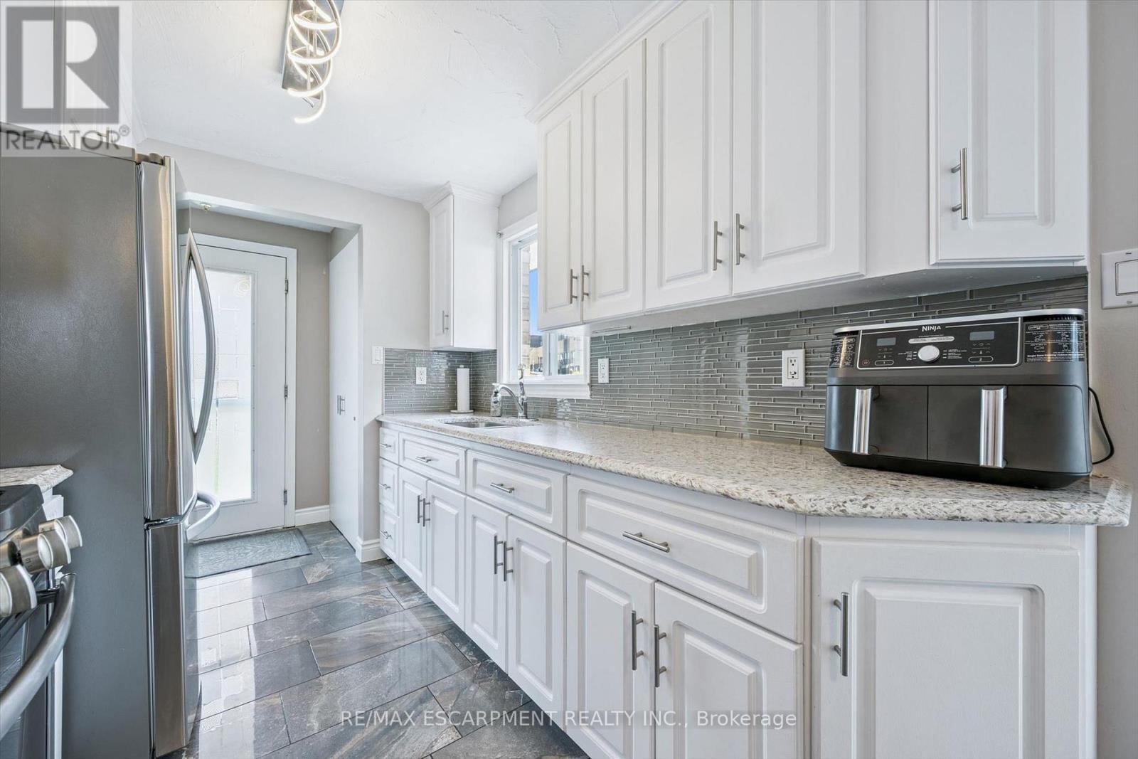 847 Doon Village Road, Kitchener, Ontario  N2P 1A1 - Photo 8 - X13668714