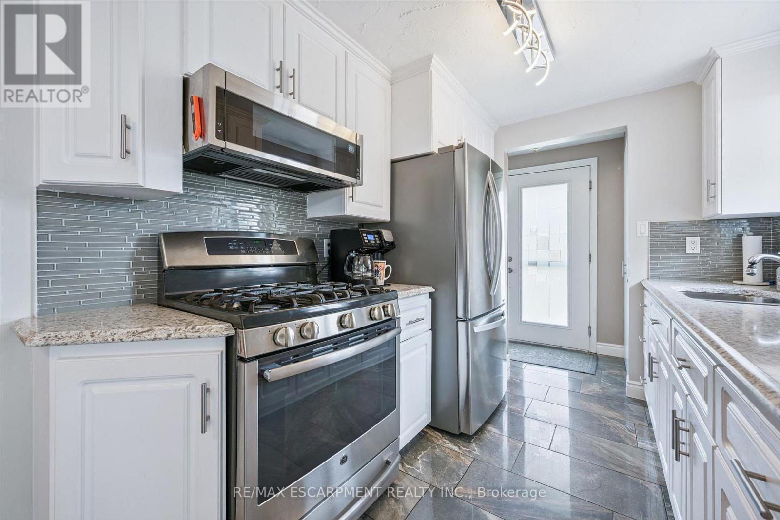 847 Doon Village Road, Kitchener, Ontario  N2P 1A1 - Photo 9 - X13668714