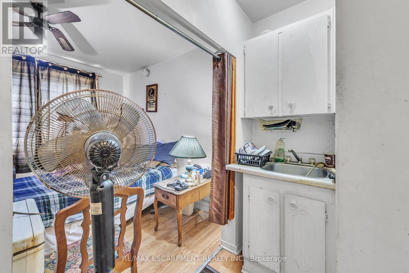 1367 Cannon Street E, Hamilton, Ontario  L8H 1W2 - Photo 8 - X13668816
