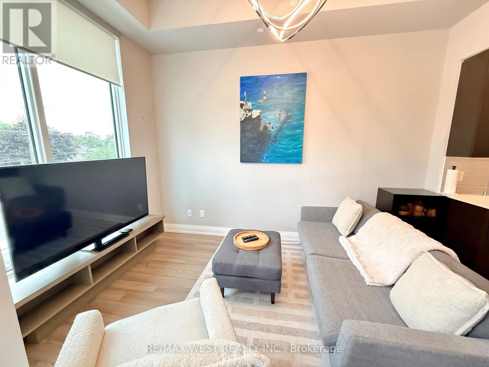 210 - 3121 Sheppard Avenue E, Toronto, Ontario  M1T 0B6 - Photo 3 - E13668804