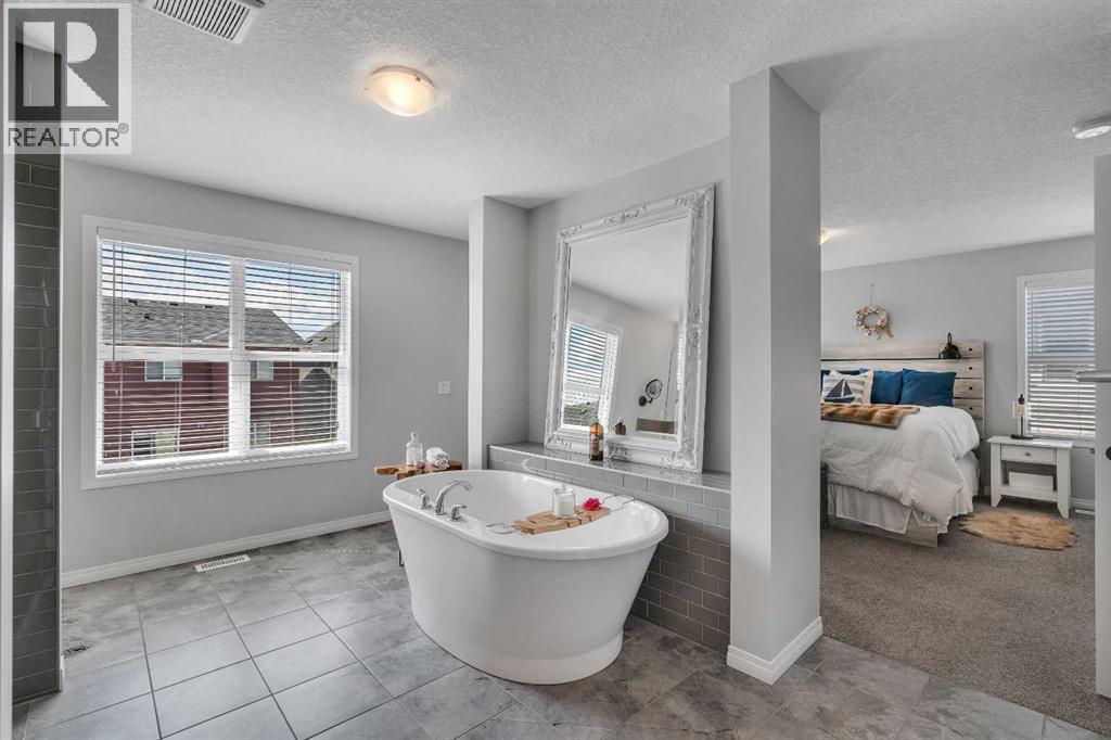 203 Bayview Circle SW, Airdrie, Alberta  T4B 5A7 - Photo 27 - A2319899