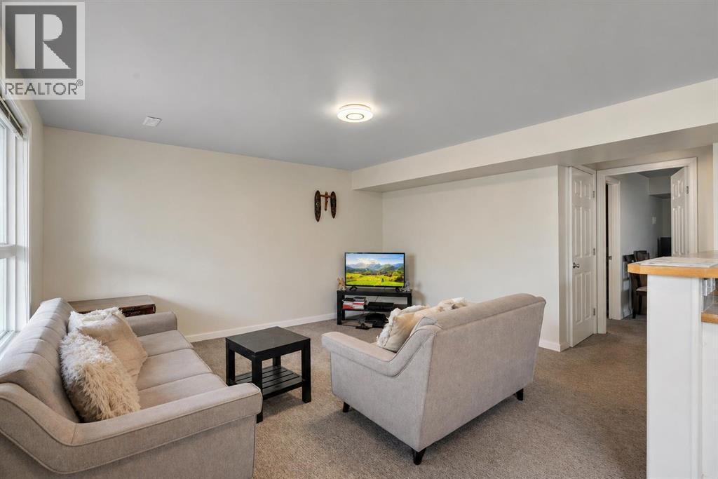 133 Everwoods Close SW, Calgary, Alberta  T2Y 5A6 - Photo 30 - A2326136