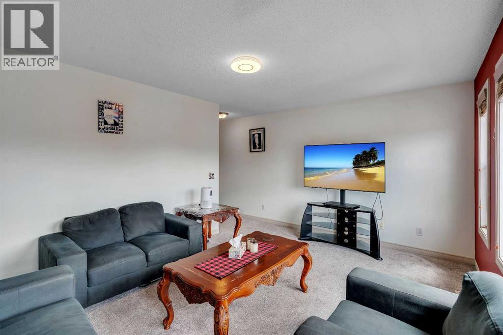 133 Everwoods Close SW, Calgary, Alberta  T2Y 5A6 - Photo 17 - A2326136