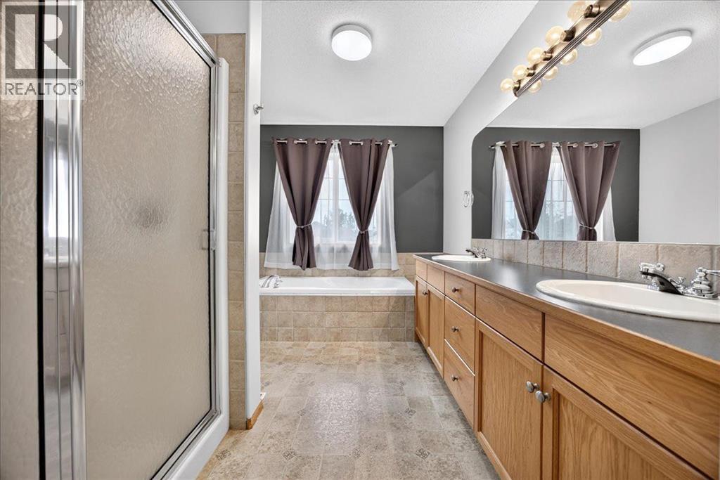 2745 Coopers Manor SW, Airdrie, Alberta  T4B 3J8 - Photo 21 - A2336267