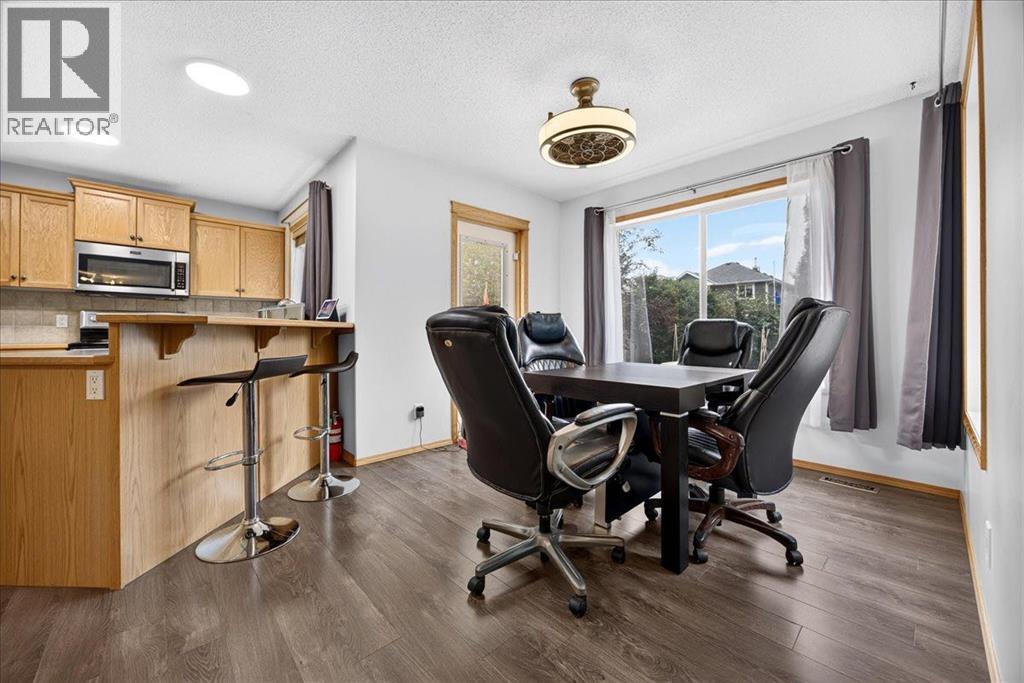 2745 Coopers Manor SW, Airdrie, Alberta  T4B 3J8 - Photo 14 - A2336267